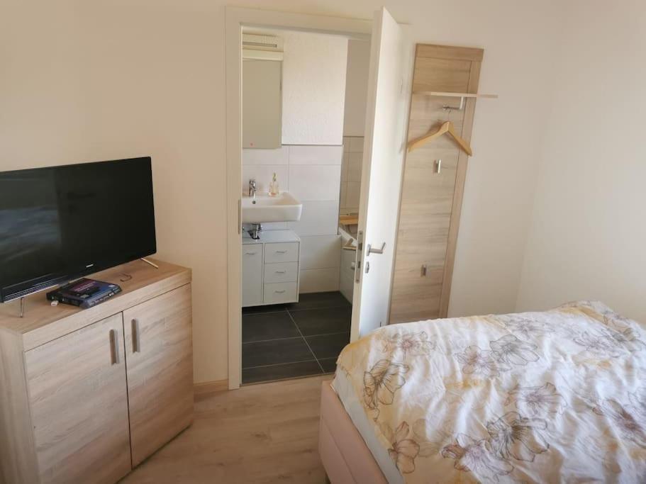 Zimmer M. Eigenem Bad Und Badewanne Direkt Am Wald Amöneburg المظهر الخارجي الصورة