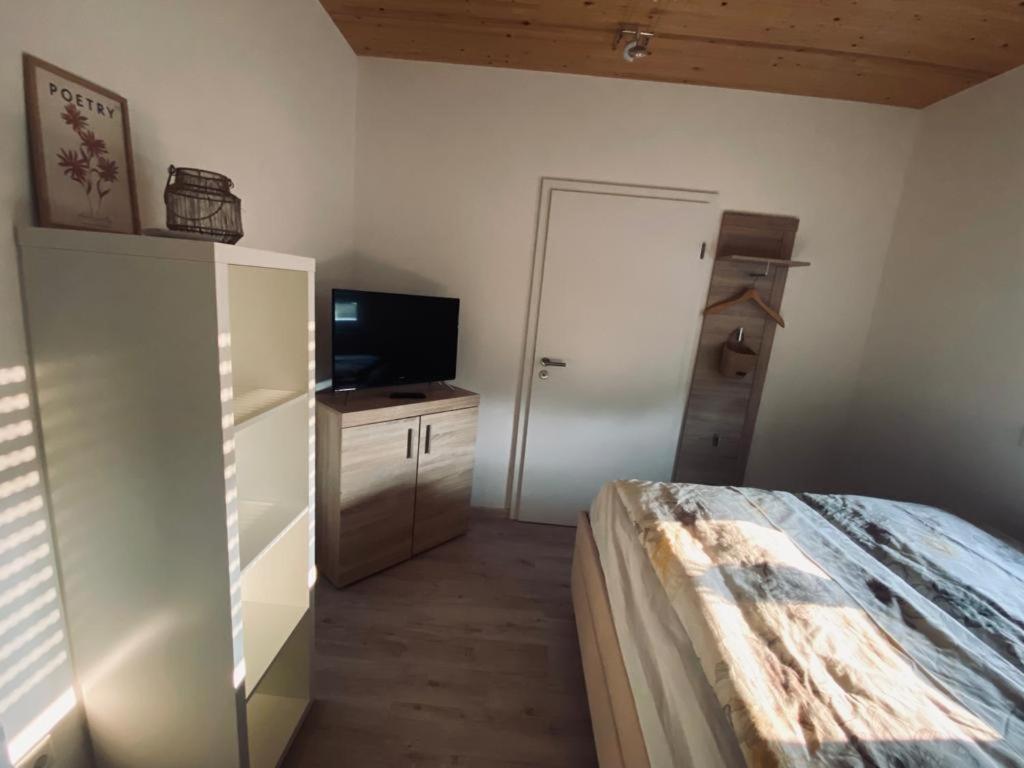 Zimmer M. Eigenem Bad Und Badewanne Direkt Am Wald Amöneburg المظهر الخارجي الصورة